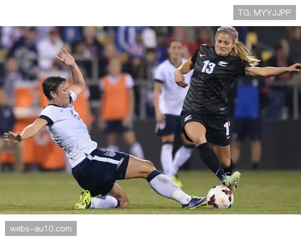 斯特拉斯堡老将菲拉在专栏中写道：“现代足球的防守是一门艺术。”